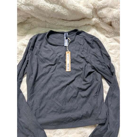 Skims Soft Lounge Crop Long Sleeve Shirt - Picture 5 of 8